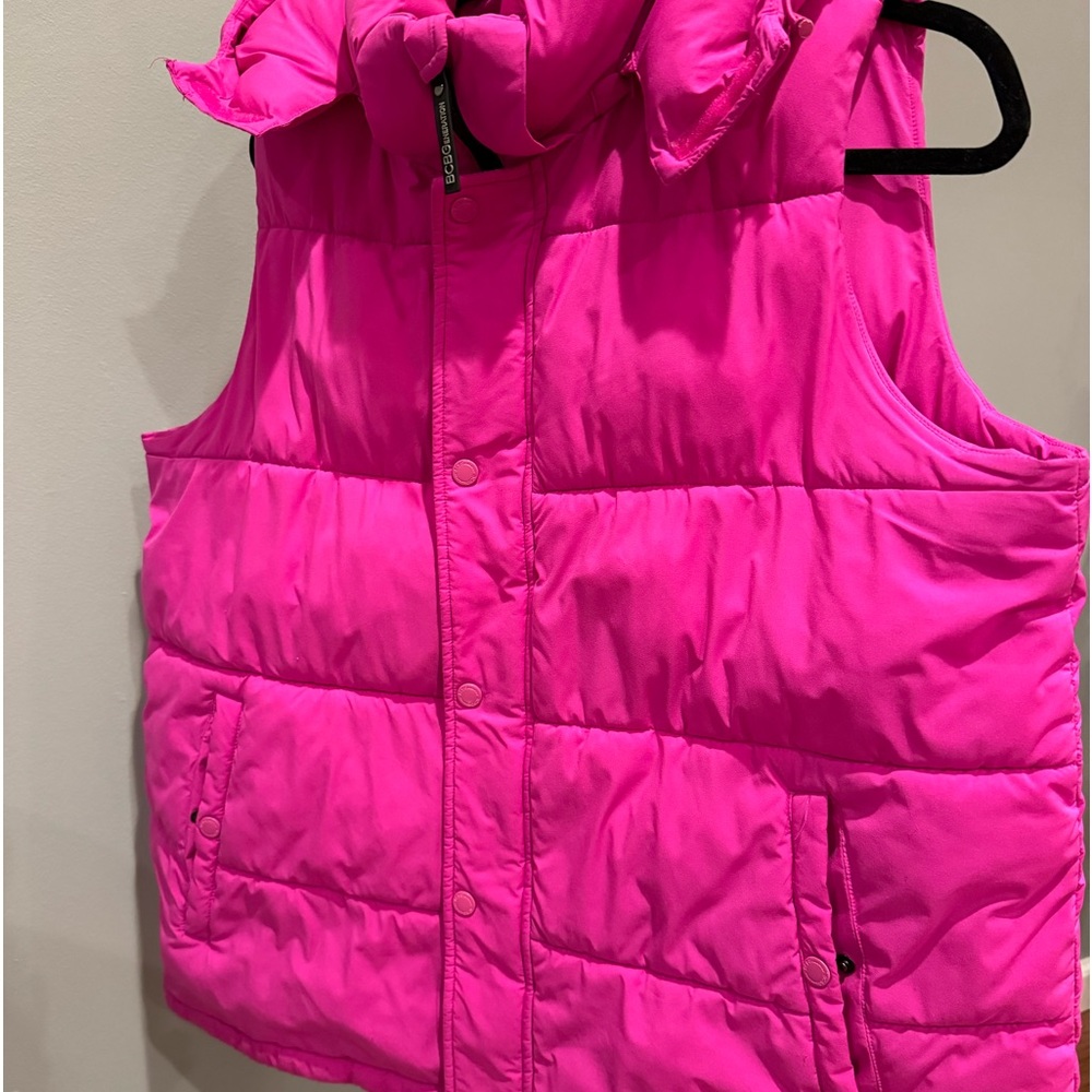 Fuchsia color vest! Trendy color!